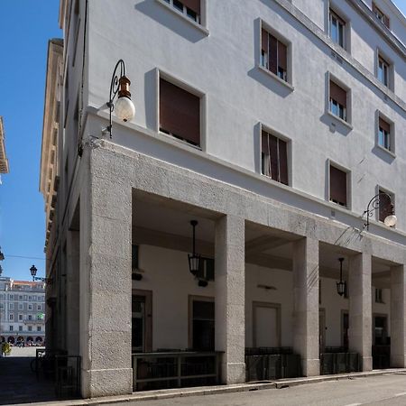 Vis A Vis Apartments Триест Екстериор снимка
