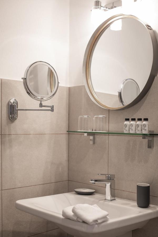 Vis A Vis Apartments Триест Екстериор снимка