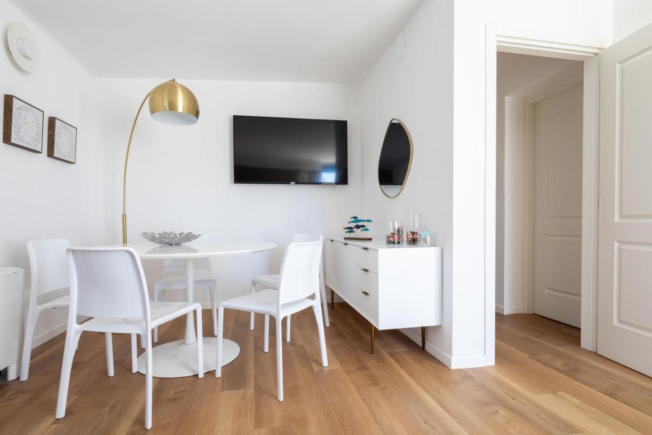 Vis A Vis Apartments Триест Екстериор снимка