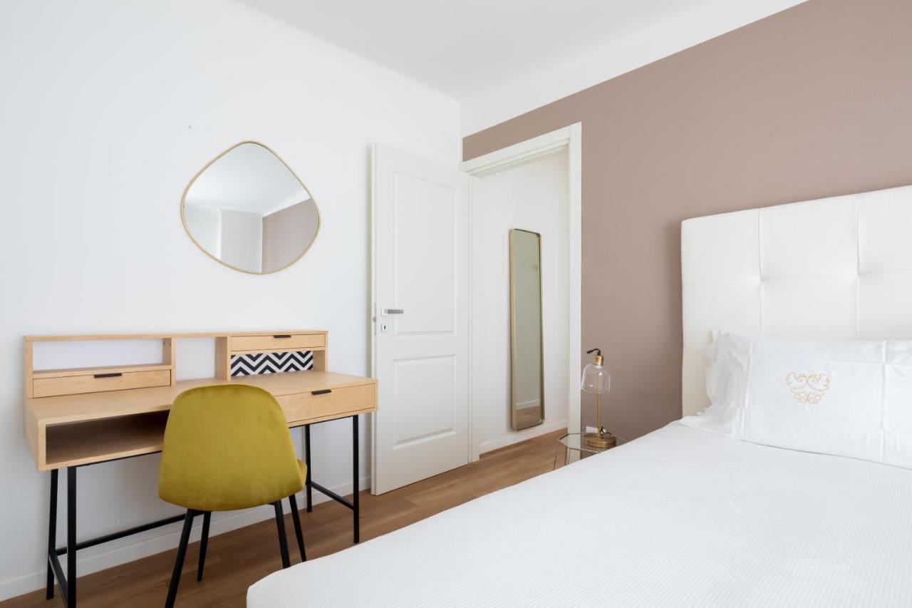 Vis A Vis Apartments Триест Екстериор снимка