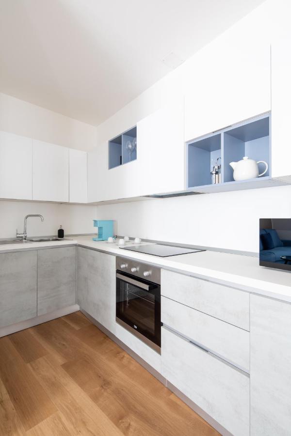 Vis A Vis Apartments Триест Екстериор снимка